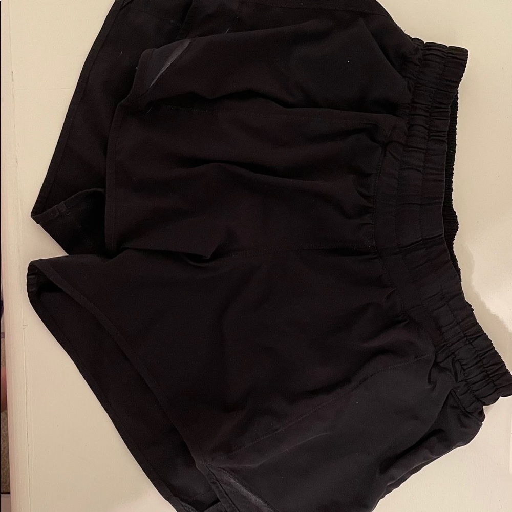Black Lululemon Hotty Hot shorts 4”